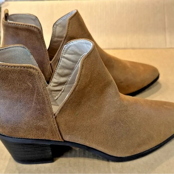 Women's Journee Collection Lola Brown Ankle Boots Size 11 - Picture 2 of 6